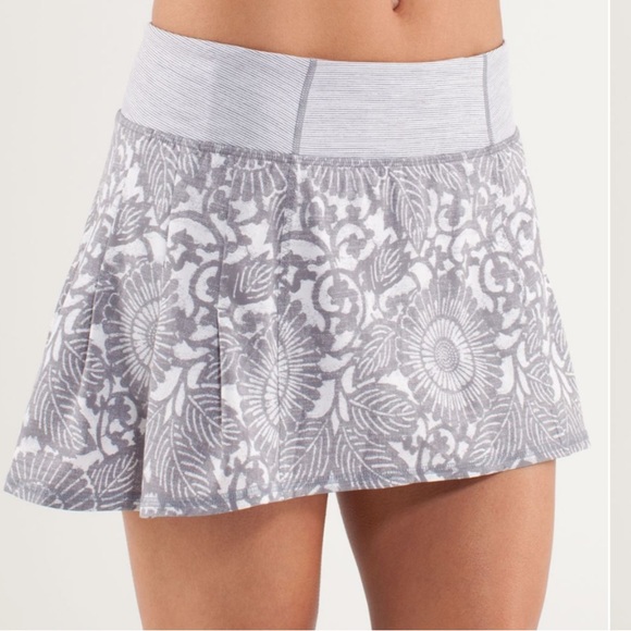 lululemon athletica Dresses & Skirts - Lululemon run in the sun skirt size 4